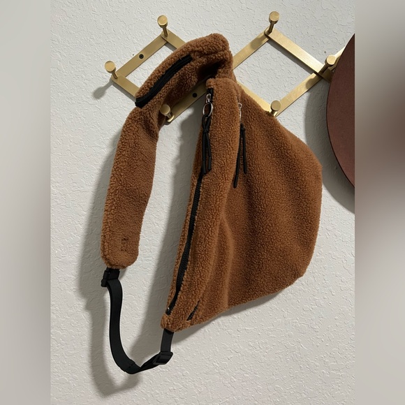 FP Movement Overachiever Sherpa Sling NWOT - Picture 9 of 10